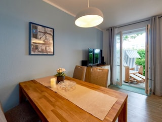 Esstisch und Terrasse