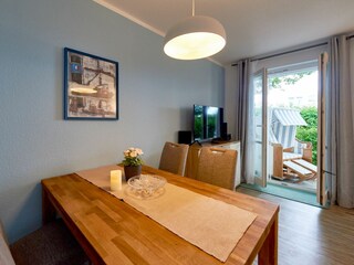 Esstisch und Terrasse