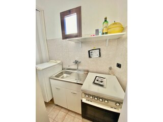 CUCINA COMPLETA CON FORNO A MICROONDE, MACCHINA DA CAFFÈ, TV,