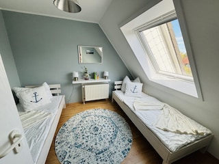 Schlafzimmer 2 mit Schrank