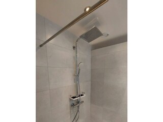 Dusche im Badezimmer