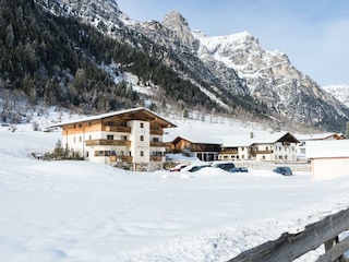 Haus Bergheimat und Alfaierhof im Winter