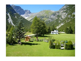 Haus_ Waldbauer_ vom Balkon der Wohnung Tribulaun