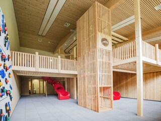 jufa-hotel-wipptal-indoor-spielbereich-turm-1440x1