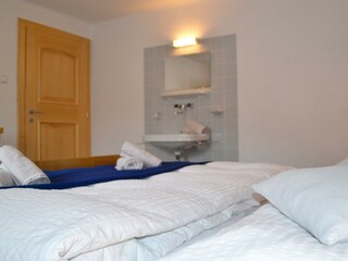 Zimmer5_Gaestehaus_Fischer_Schmirn (3)