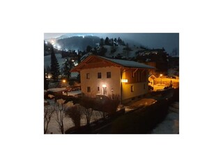 Blick Haus Jäger + Skipiste Nachtskilauf