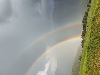 Regenbogen über dem Navistal