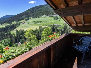 Balkon mit Stuhl_resized_20200530_011543345