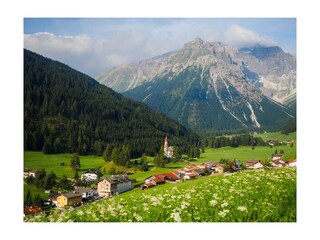 Almi-Kirche-Berg_Kräuterwiese