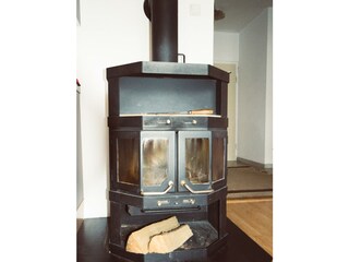 Holzofen im ersten  Stock