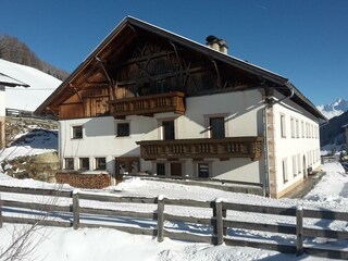 Winter_Hausansicht_Schmirnerhof_Obernberg