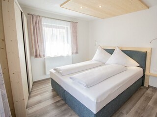Schlafzimmer mit Doppebett2