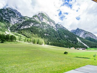 Appartement-Blick-auf-die-Berge_Gschnitzerhof-Gsch