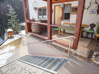 Alpenblick Navis - Terrasse mit Zugang zum Garten