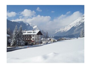Der Trinserhof im Winter