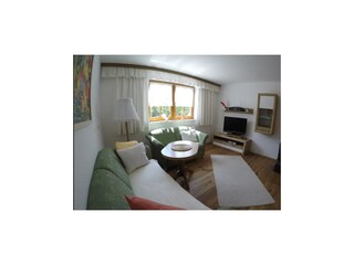 Wohnbereich mit Fernseher