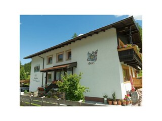 Ga?stehaus Geir-Obernberg-Seitenansicht-Sommer