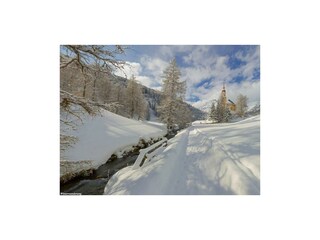 Winterbild-Obernberg-Kirche