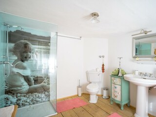 Großzügiges Badezimmer mit Bild Katharina