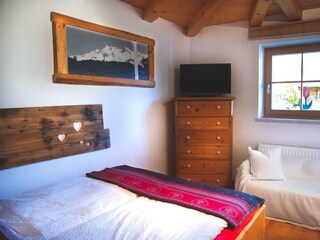 Blick in das Doppelzimmer mit TV