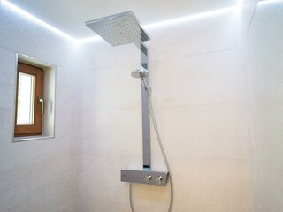 Leite_Häusl_Regendusche