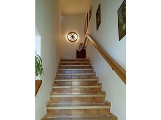 stiegenaufgang zu den Zimmern