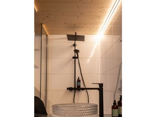 modernes Badezimmer