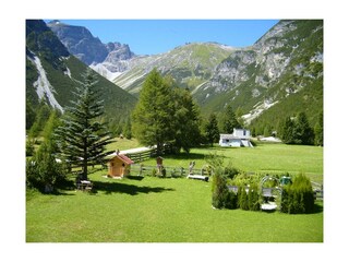 Haus_ Waldbauer_ vom Balkon der Wohnung Tribulaun