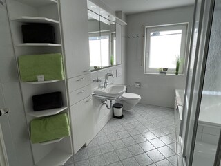 Großes Badezimmer