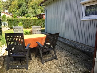 Terrasse mit Gartenmöbel