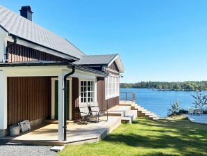 5 Sterne Ferienhaus in MALMBÄCK - Bodafors - image1