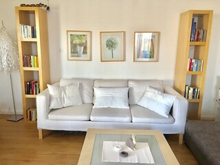Wohnzimmer - ausziehbare Couch, geeignet für 2Pax
