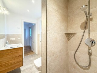 Badezimmer im Erdgechoß