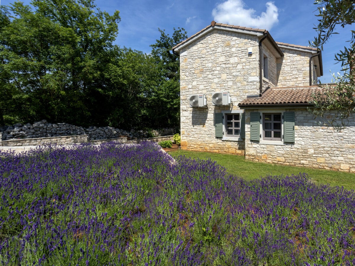 Villa Sveti Lovrec Außenaufnahme 9