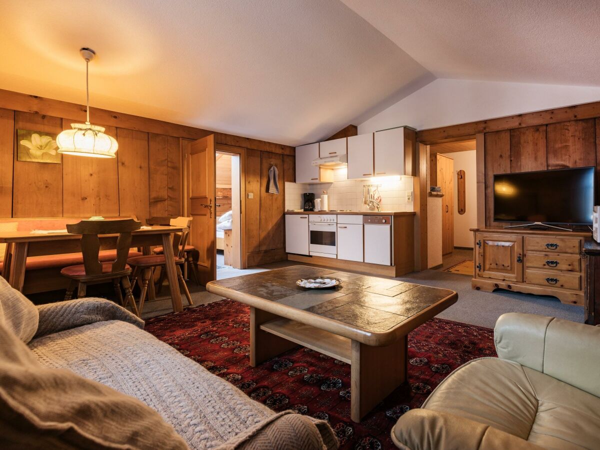 Gasthaus Kreuz - Wohnzimmer und Küche Bettina