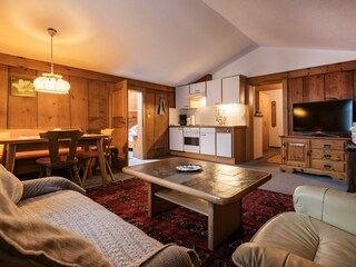 Gasthaus Kreuz - Wohnzimmer und Küche Bettina