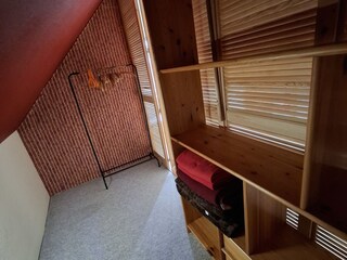 OG - Beghbarer Kleiderschrank mit viel Platz