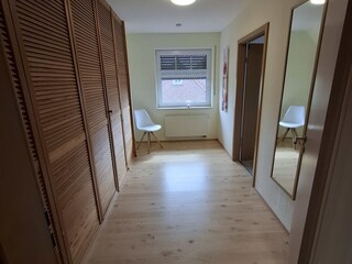 OG - Flur zu Schlafzimmer 3 und begehb. Kleiderschrank