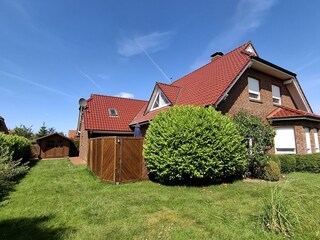 Haus- und Garteilansicht Südwestseite