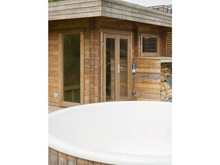 Sauna Hottub 1