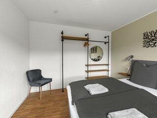 Schlafzimmer links 2