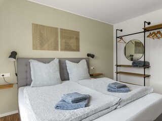 Schlafzimmer rechts 3