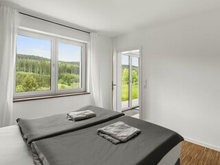 Schlafzimmer links 3