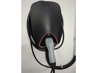 Eine moderne Ladestation für Elektrofahrzeuge