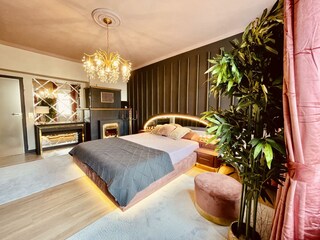 deluxe-Einzigartiges Schlafzimmer mit Samtbett