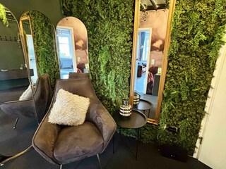 Chilllounge im Eingangsbereich