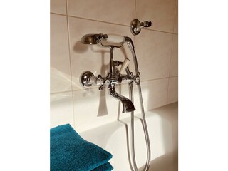 family-Sehr großes helles Bad mit Badewanne