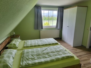 Schlafzimmer mit Doppelbett
