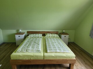Schlafzimmer mit Doppelbett