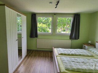 Schlafzimmer mit Doppelbett